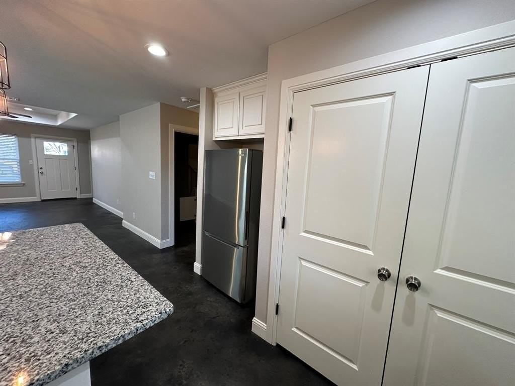 428 E Nelson St - Photo 7 of 15