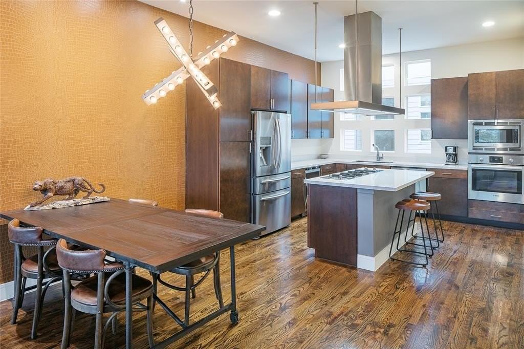 4610 Steel St - Photo 5 of 11