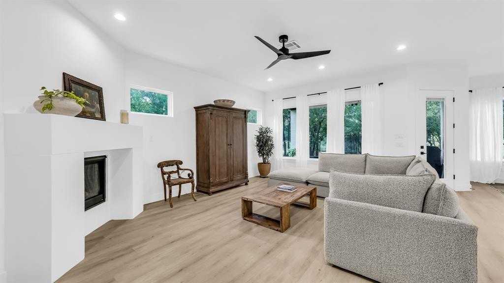 141 Lakeside Dr - Photo 4 of 25