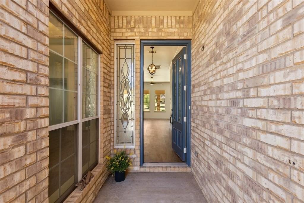 9913 Hanford Dr - Photo 4 of 28