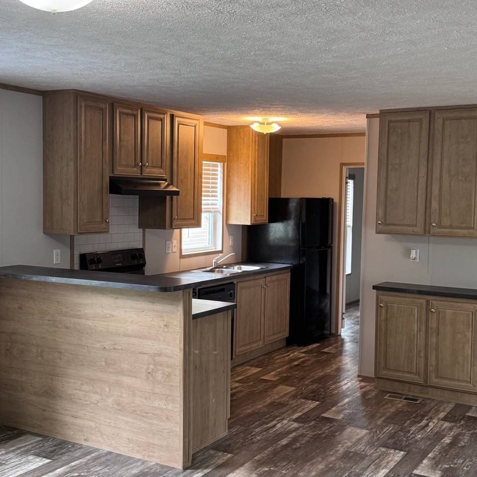 211 Oxford Cir - Photo 2 of 9