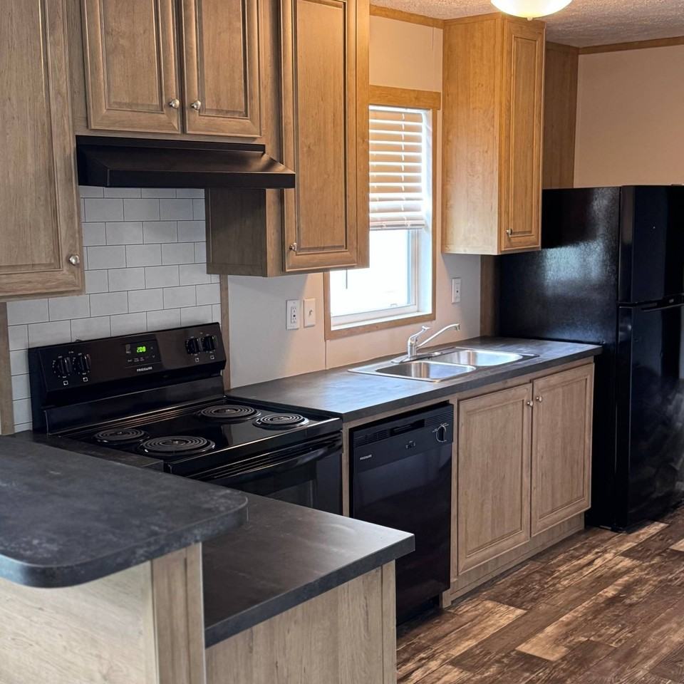 211 Oxford Cir - Photo 3 of 9