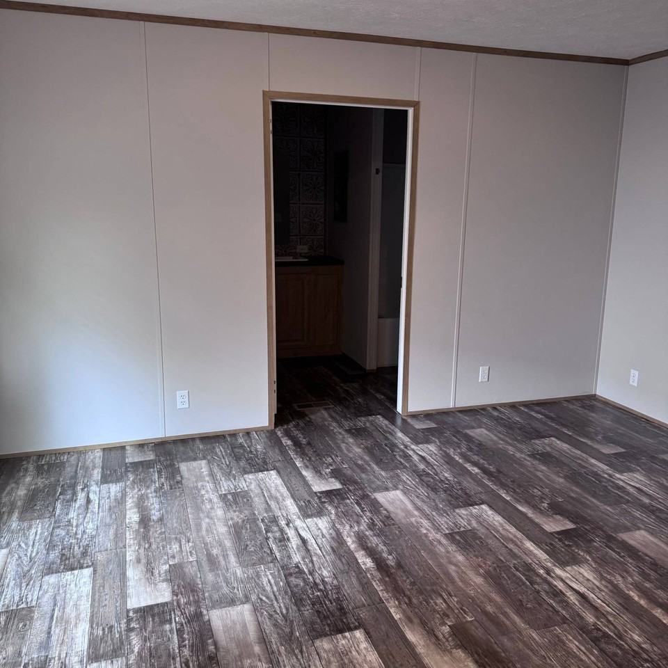 211 Oxford Cir - Photo 4 of 9