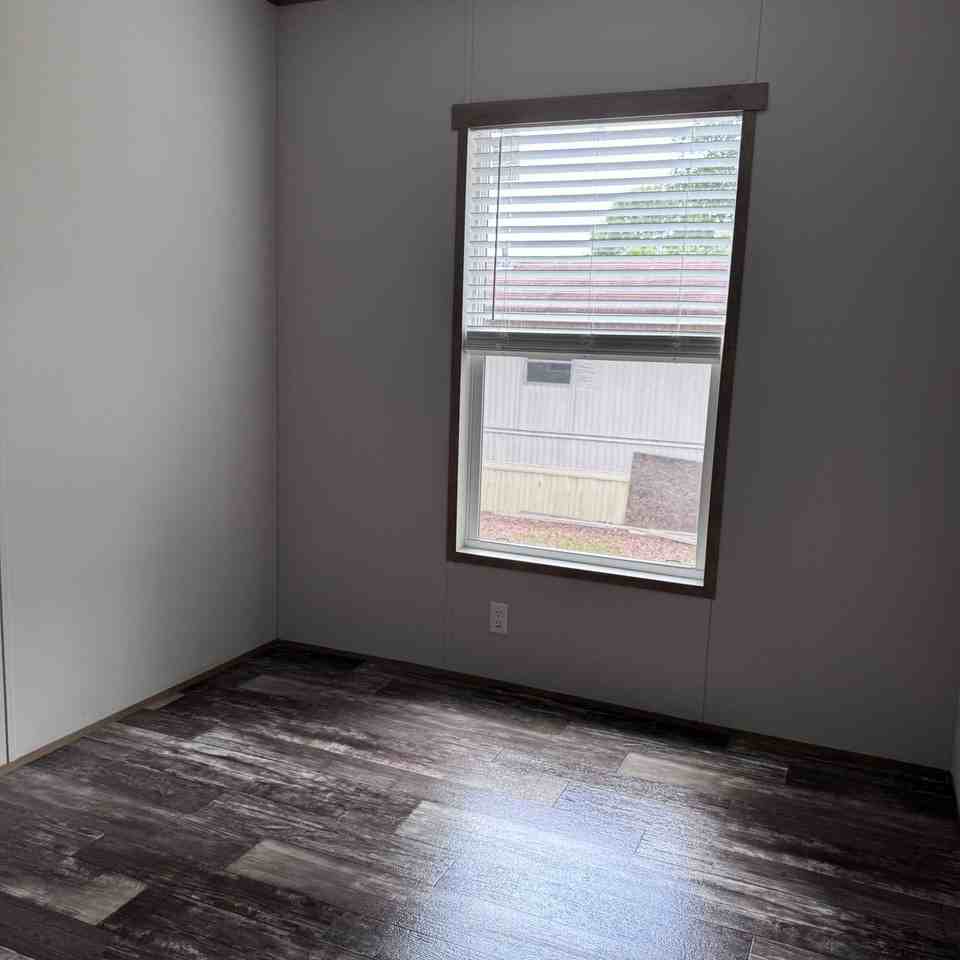 211 Oxford Cir - Photo 5 of 9