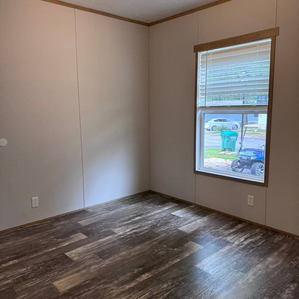 211 Oxford Cir - Photo 6 of 9