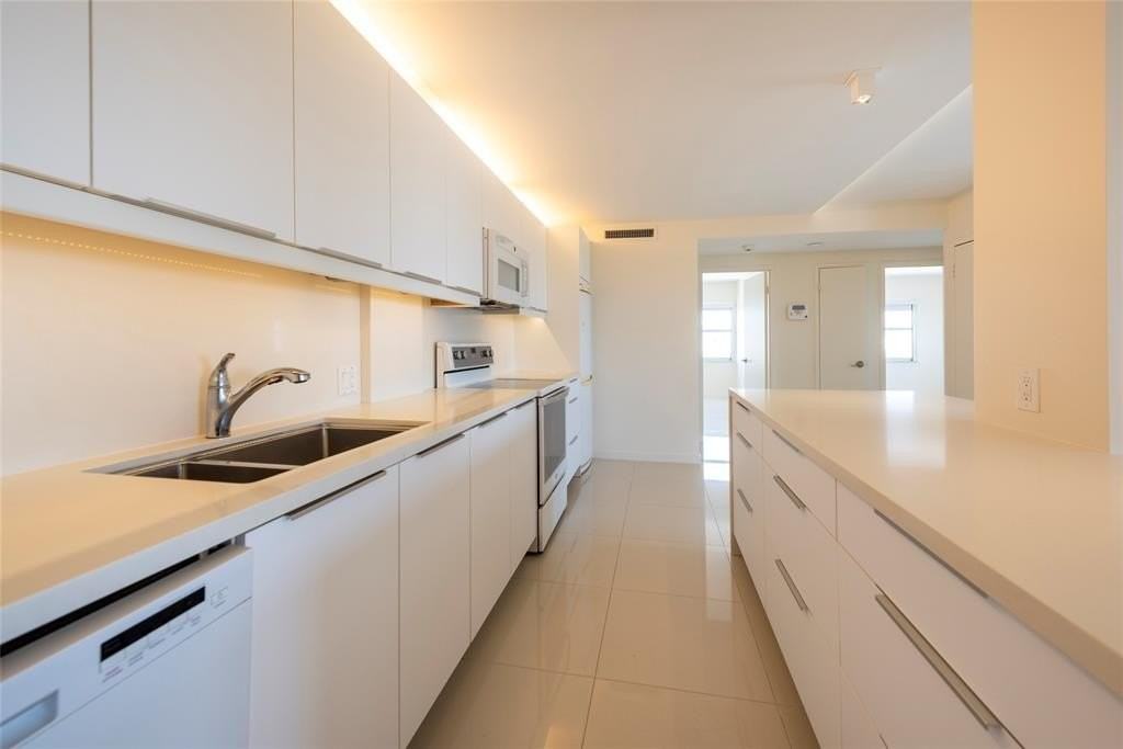 2555 Ne 11th St #902