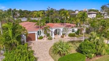 featured image of 2317 Ne 12th St