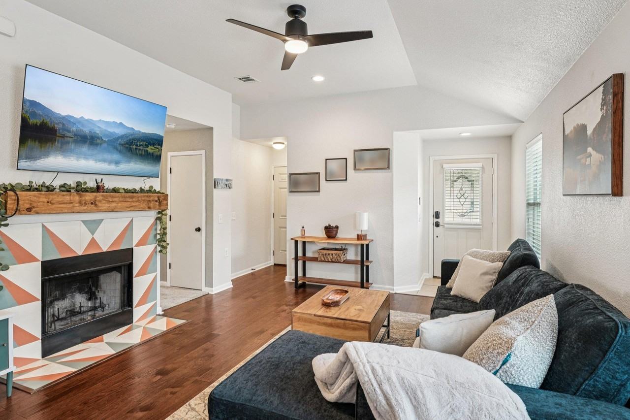 7825 Tee Dr - Photo 4 of 28