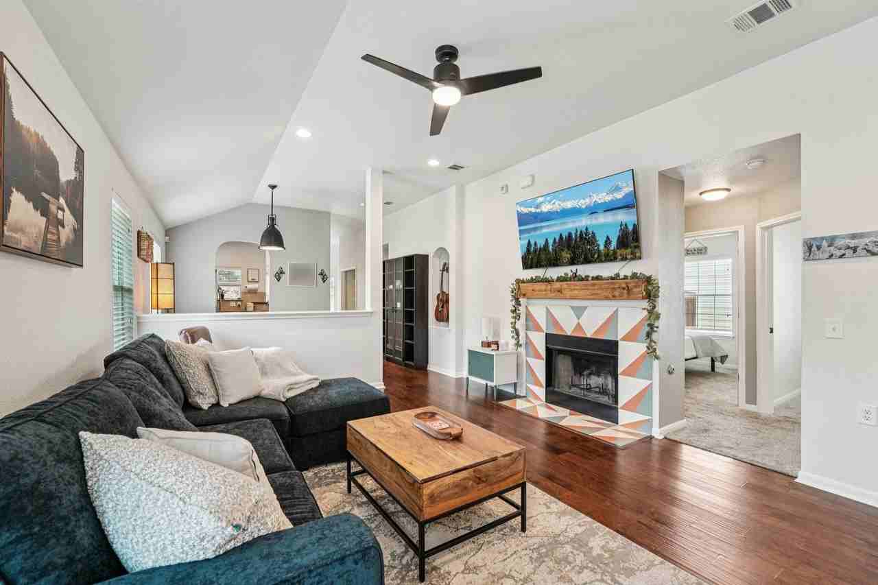 7825 Tee Dr - Photo 5 of 28