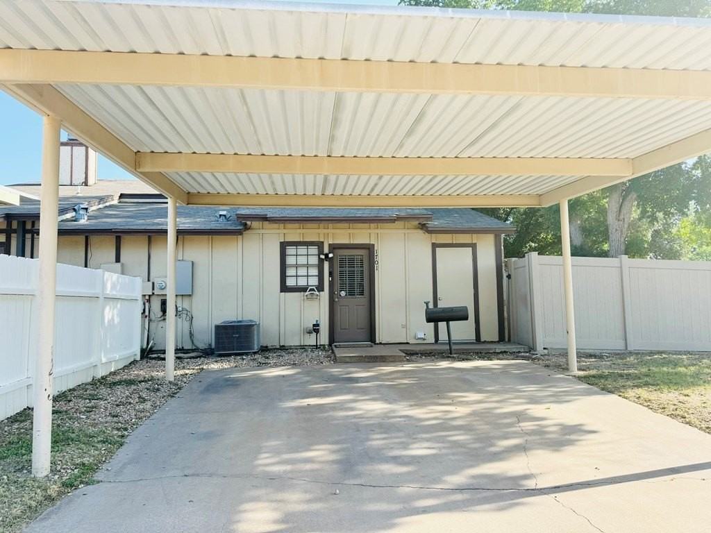 1701 Utah Ave - Photo 2 of 14