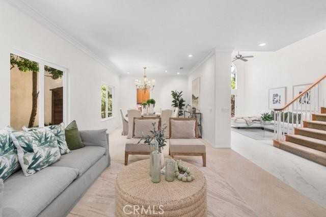 2562 Woodbury Dr - Photo 2 of 34