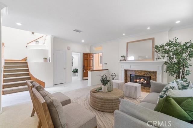 2562 Woodbury Dr - Photo 5 of 34