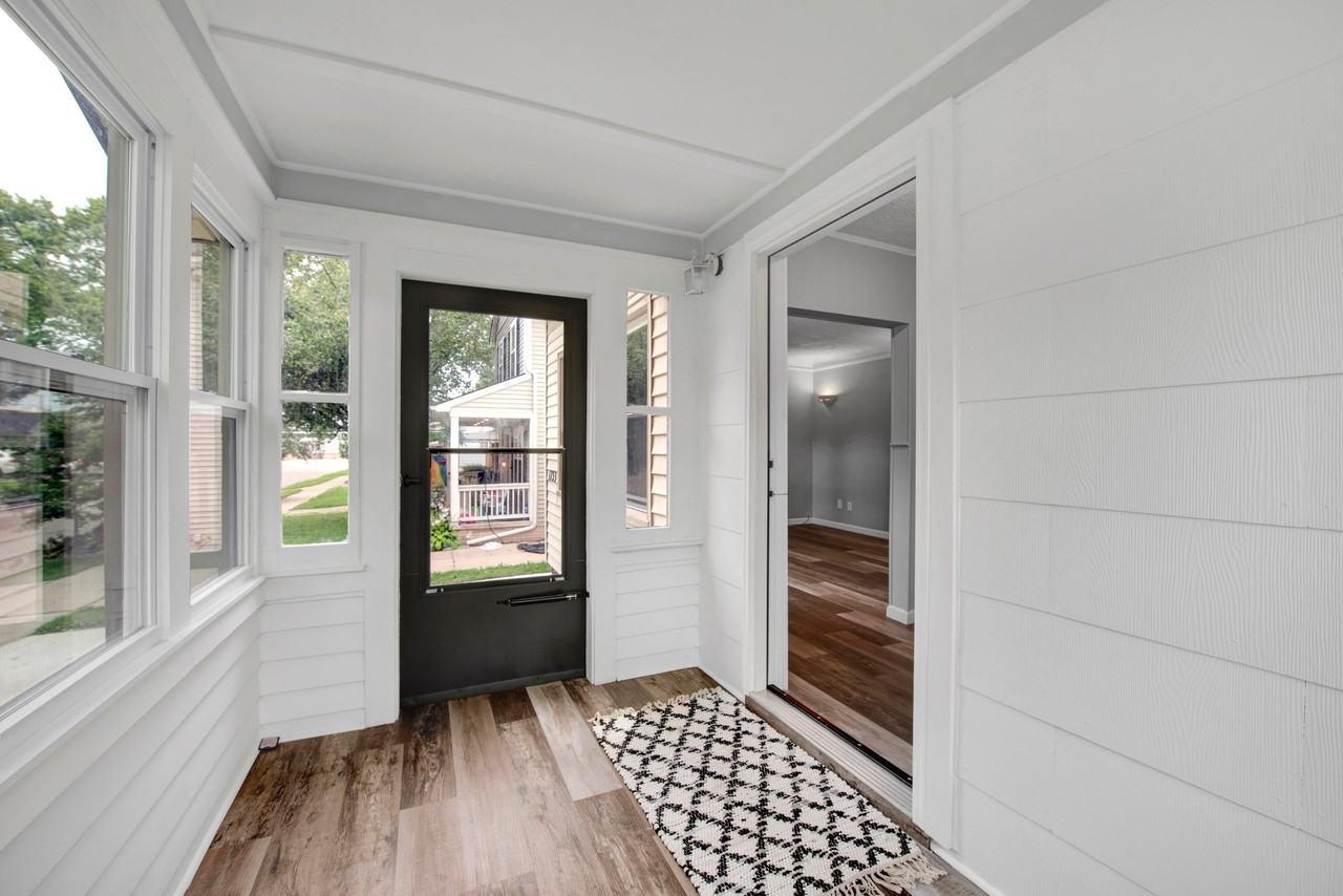 1753 College St - Photo 3 of 27