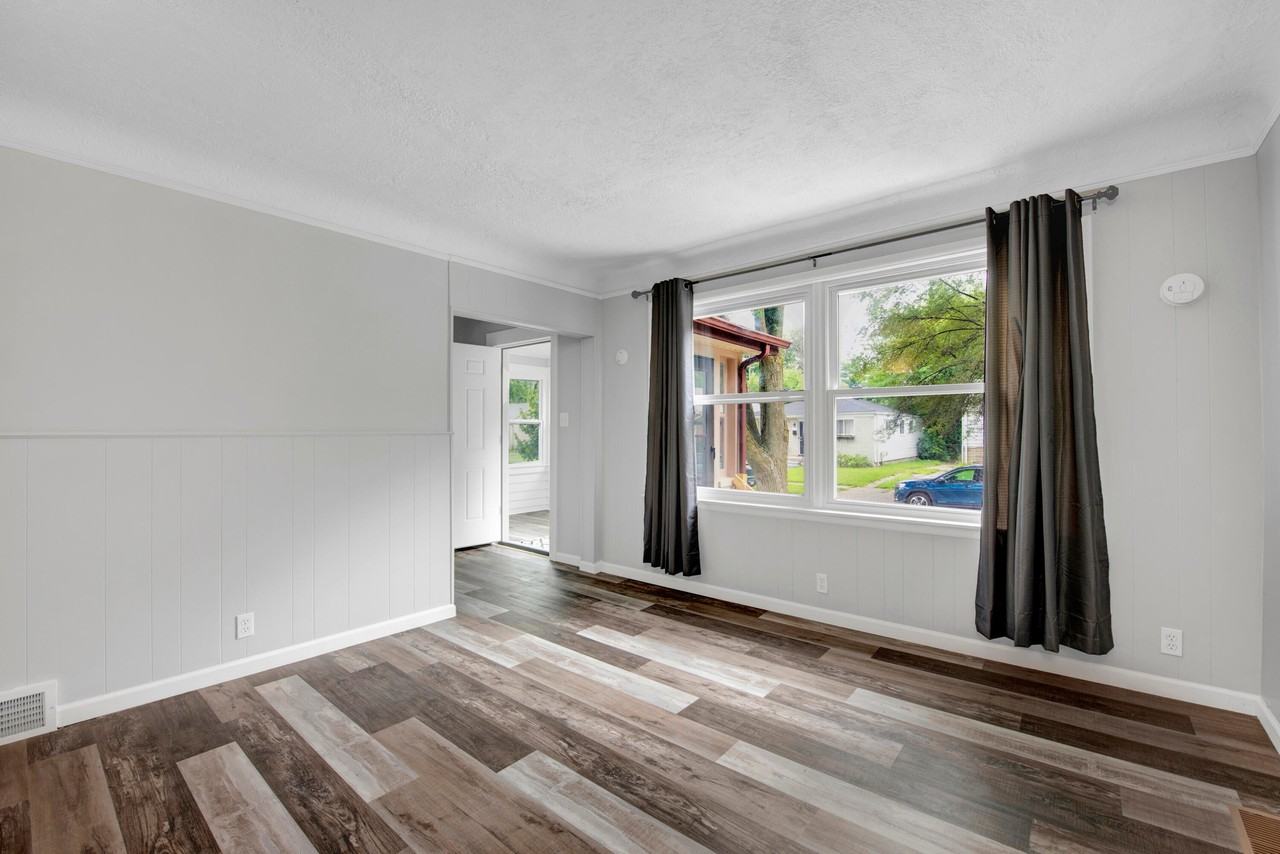 1753 College St - Photo 4 of 27