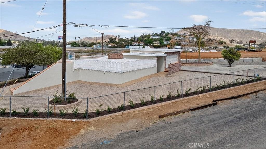 6735 Jewel St - Photo 5 of 43