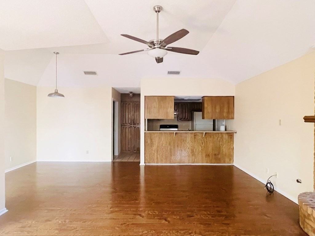 1627 Wyoming Ave - Photo 5 of 15