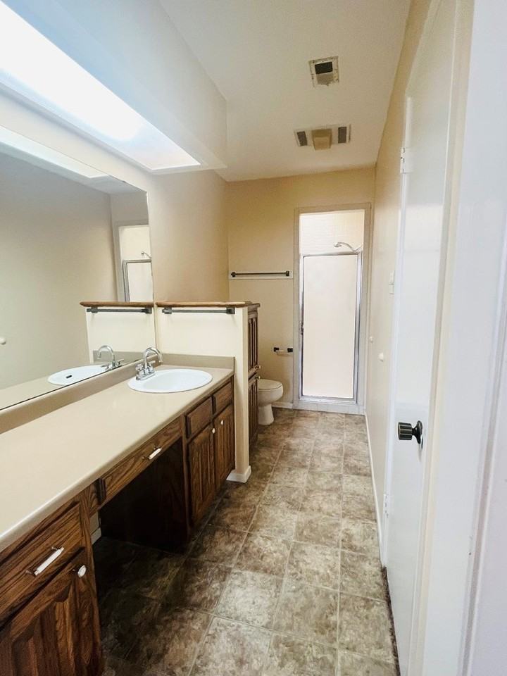 1627 Wyoming Ave - Photo 7 of 15