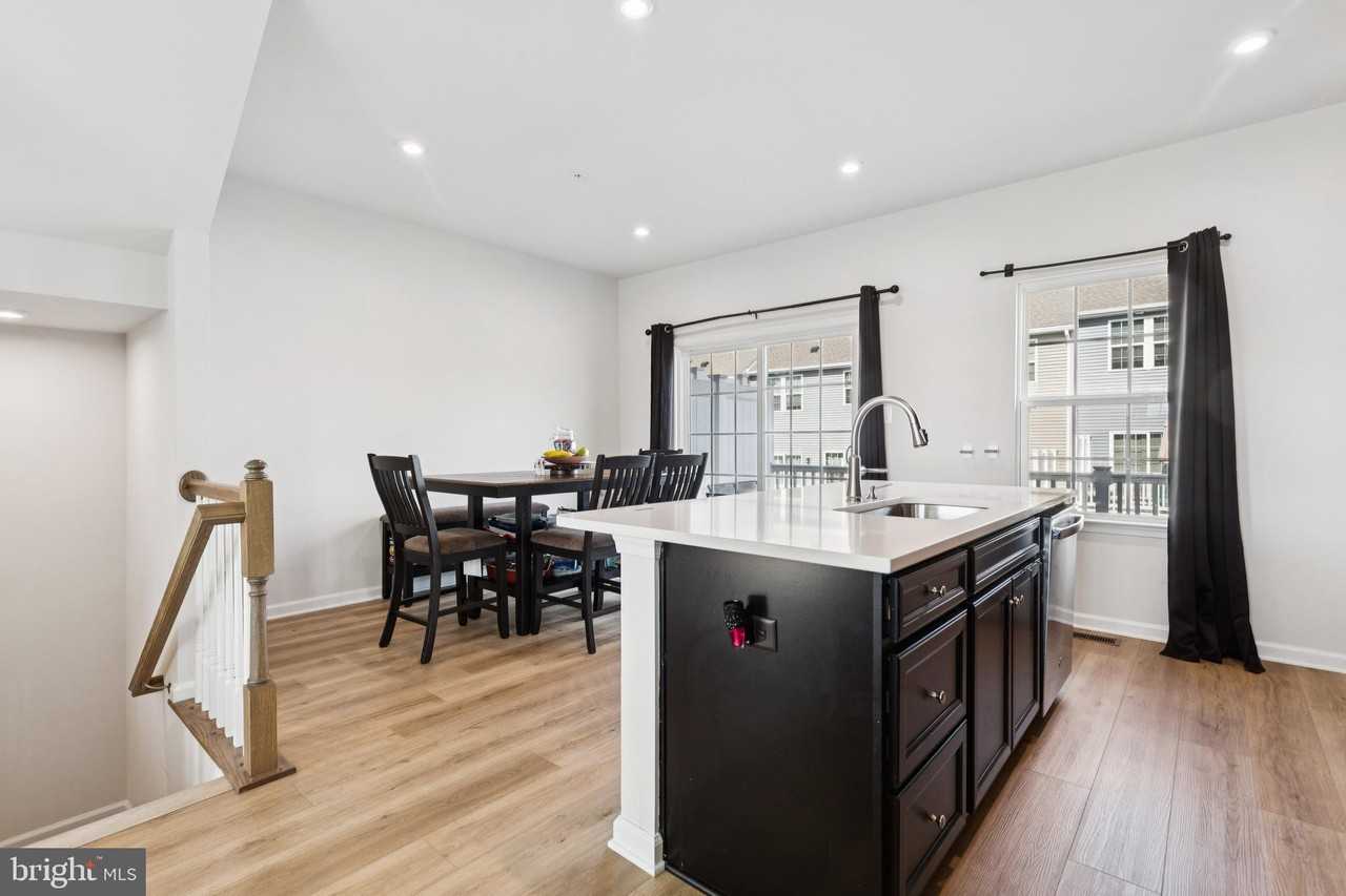 274 Doctor Andrews Way - Photo 3 of 15