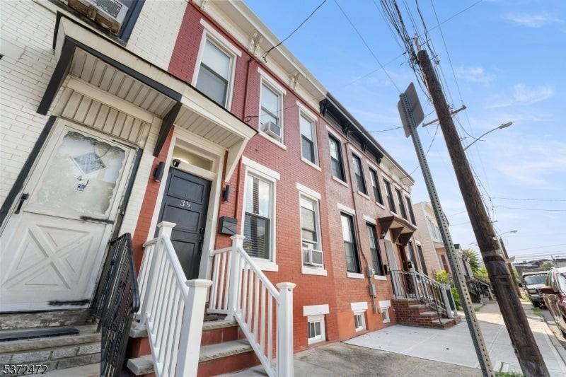 39 Emmet St - Photo 2 of 21