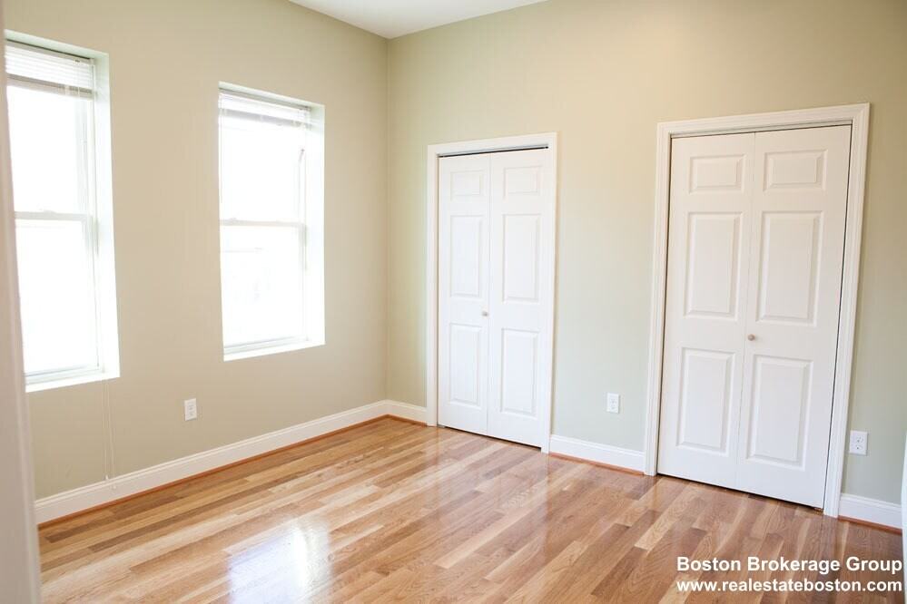 301 Dudley St #8 - Photo 4 of 5
