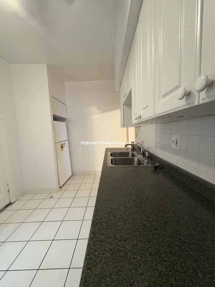 550 Elmwood Ave #A1 - Photo 3 of 13