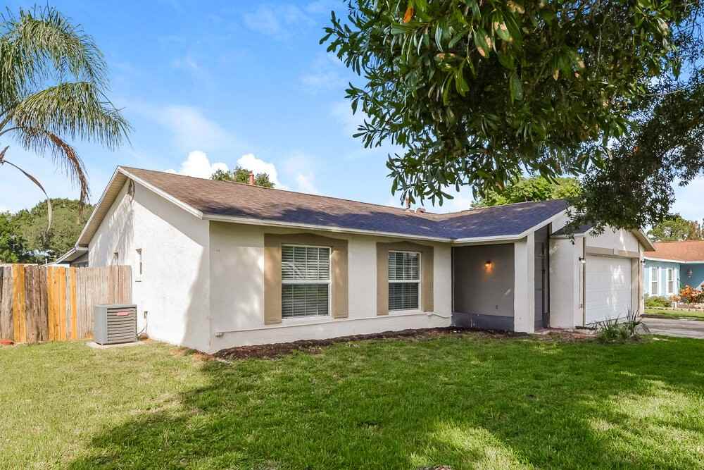 1670 Yorktown Ave - Photo 3 of 16