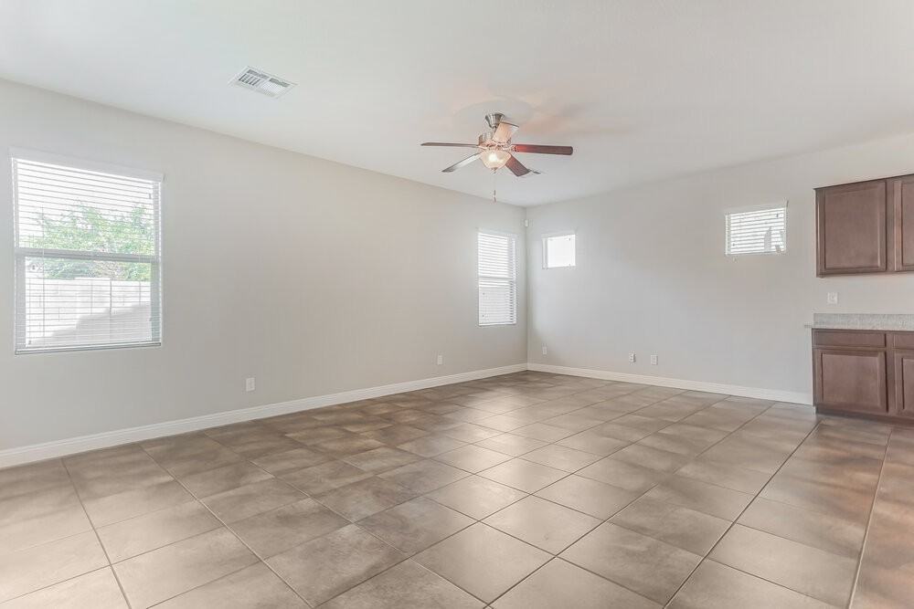 1946 N 55th Pl - Photo 4 of 17
