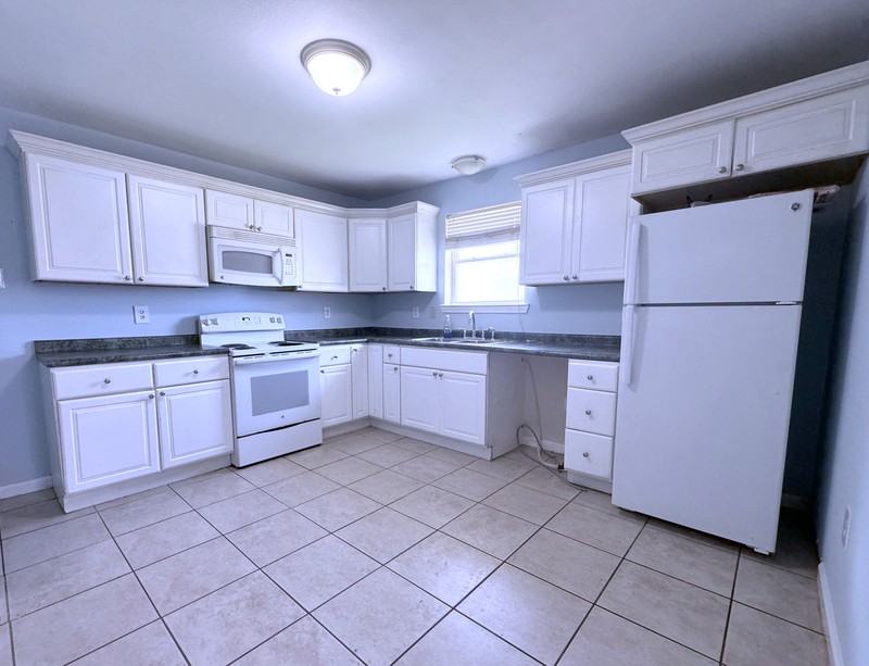 8422 Valor Dr - Photo 2 of 7