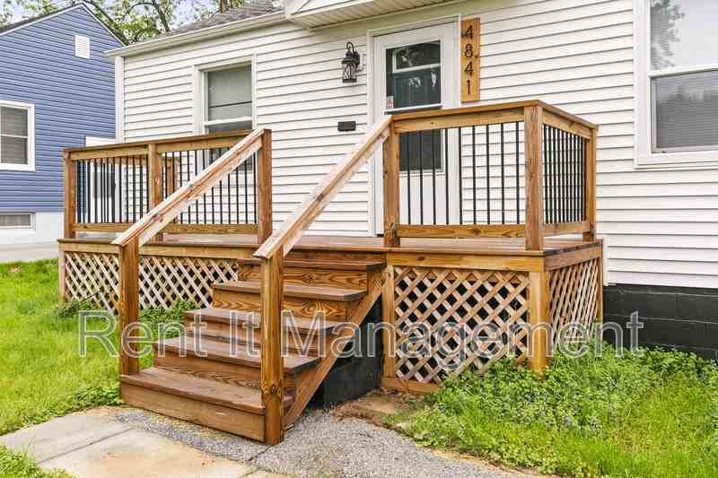4841 Pierce St - Photo 3 of 24