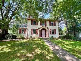 featured image of 130 Edwin Pl #3