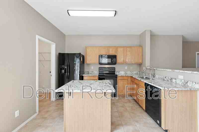 1921 East Desert Moon Trail - Photo 7 of 40