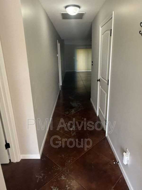 2721 Se Taurus Ct - Photo 2 of 10