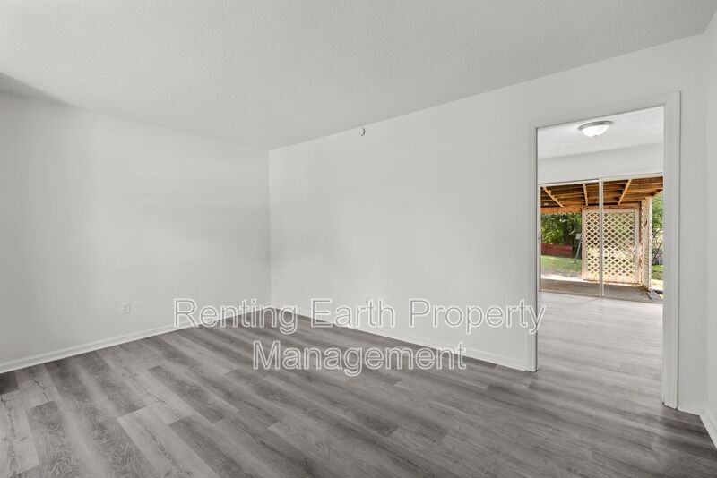 2432 Debbie Dr - Photo 7 of 20