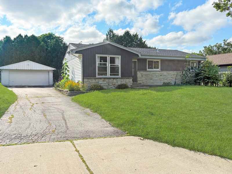 4381 S 37th St - Photo 2 of 15