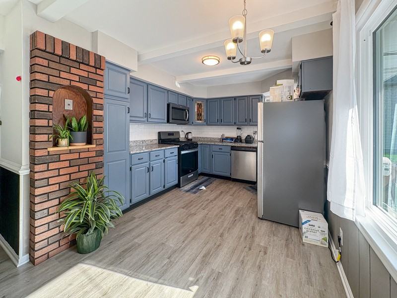 4381 S 37th St - Photo 3 of 15