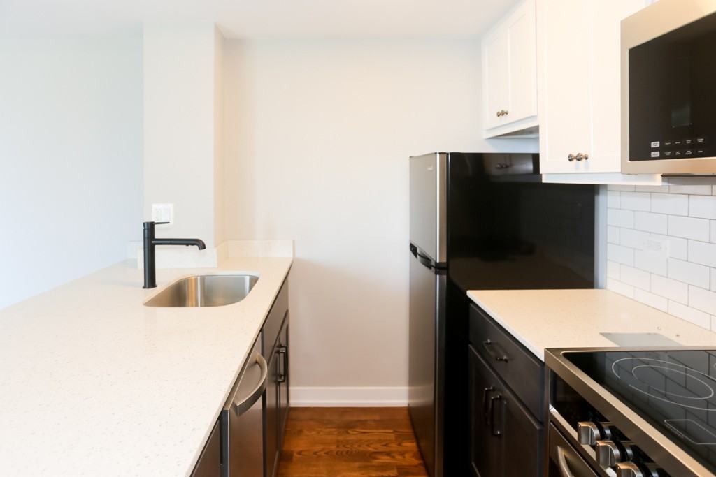 5910 N Sheridan Rd #503 - Photo 2 of 18