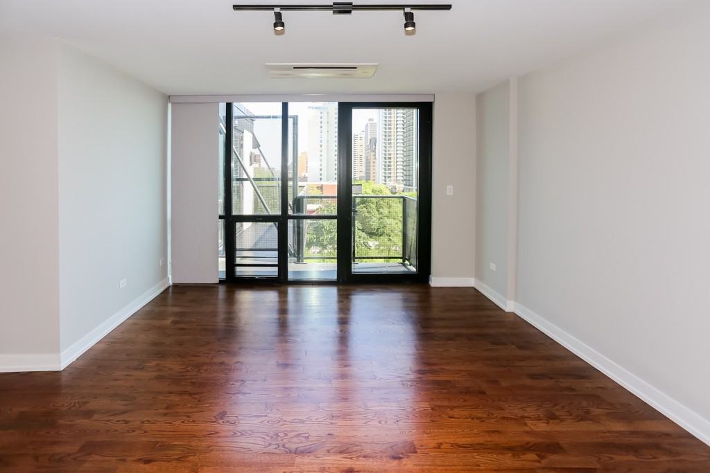 5910 N Sheridan Rd #503 - Photo 6 of 18