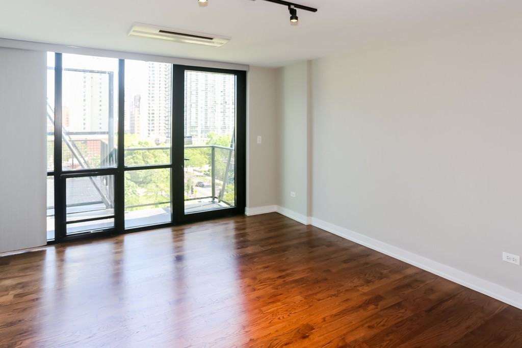 5910 N Sheridan Rd #503 - Photo 7 of 18