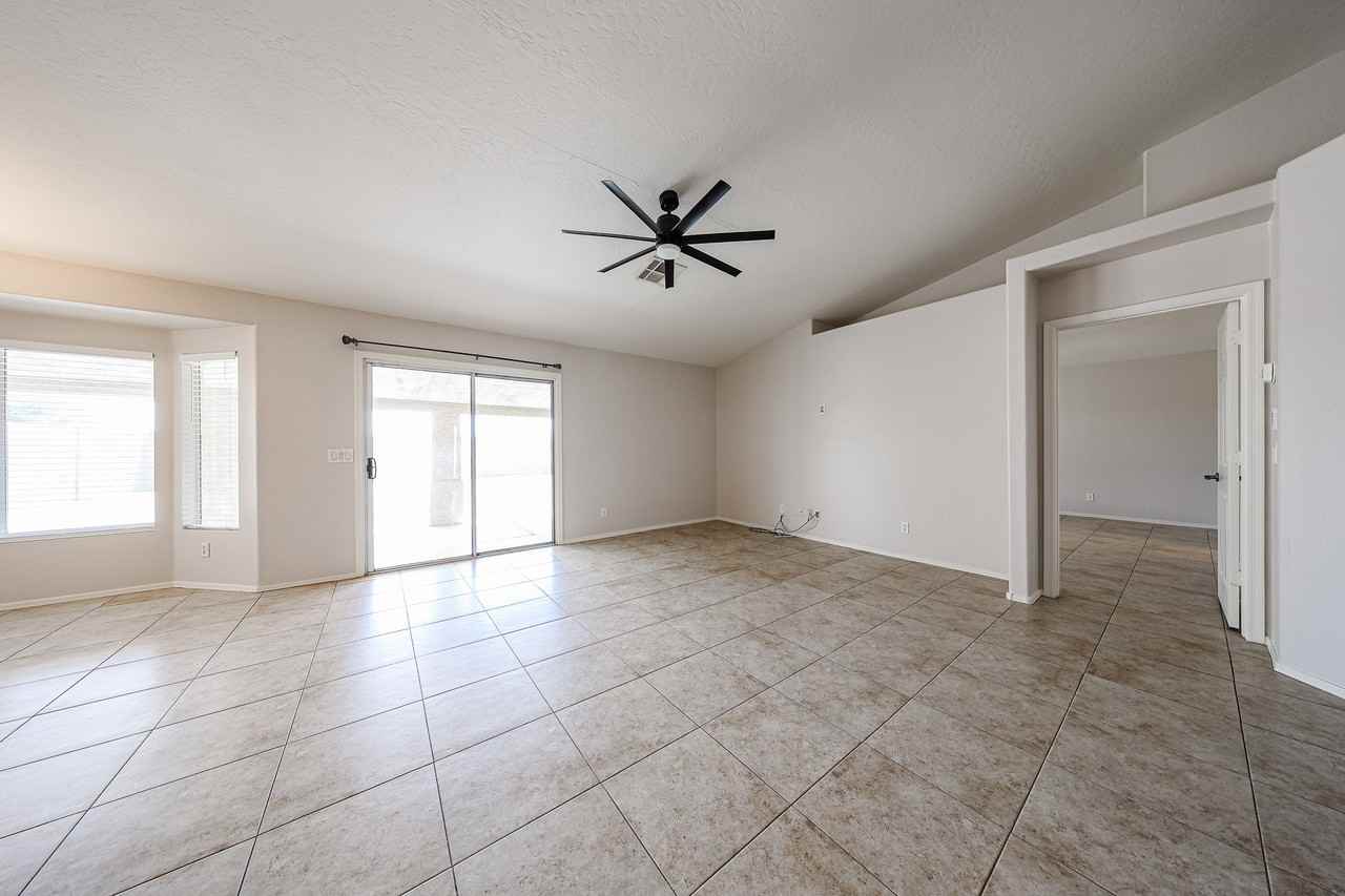 4819 E Whitehall Dr - Photo 3 of 27