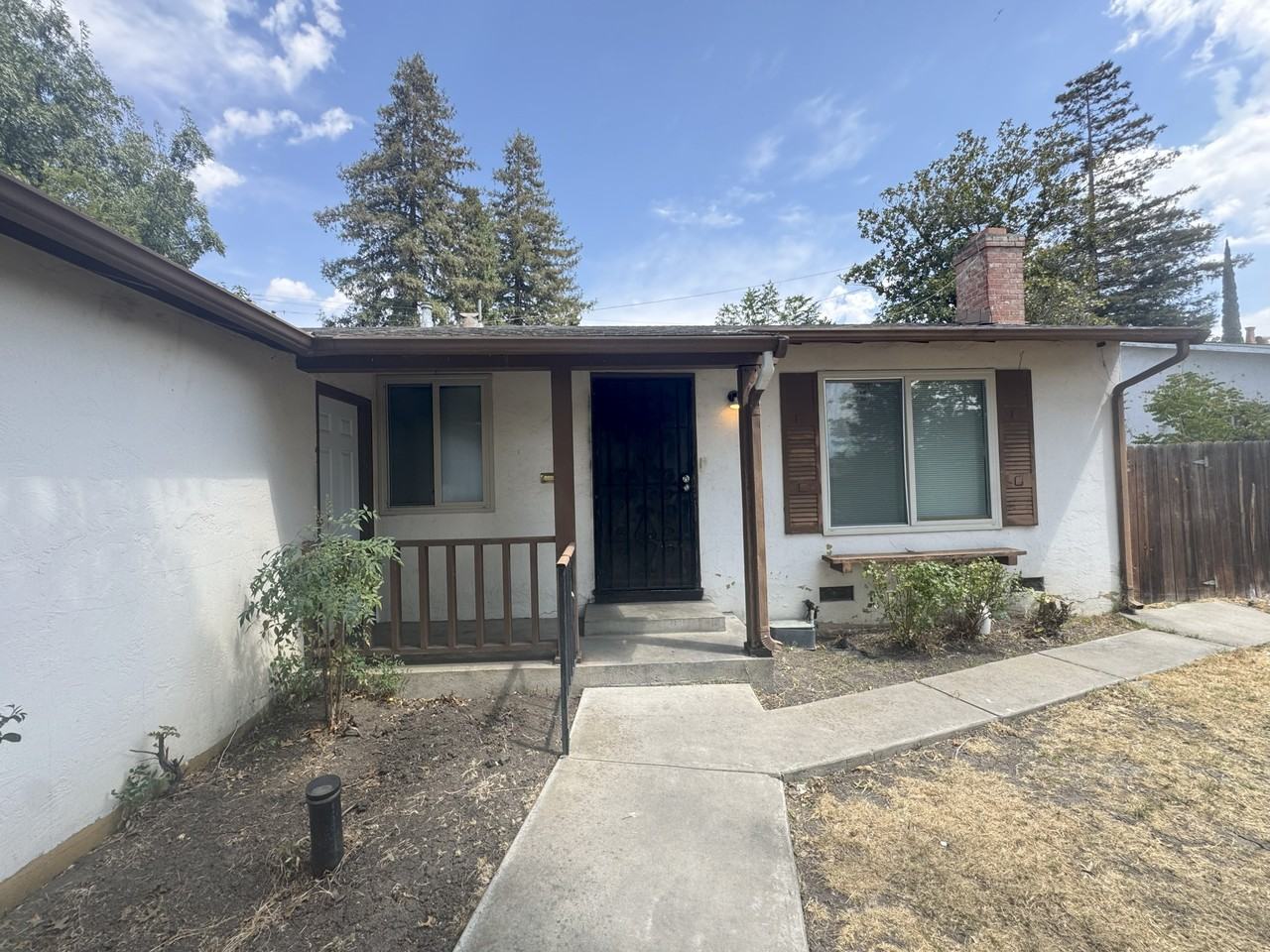 5640 Holiday Dr - Photo 2 of 14