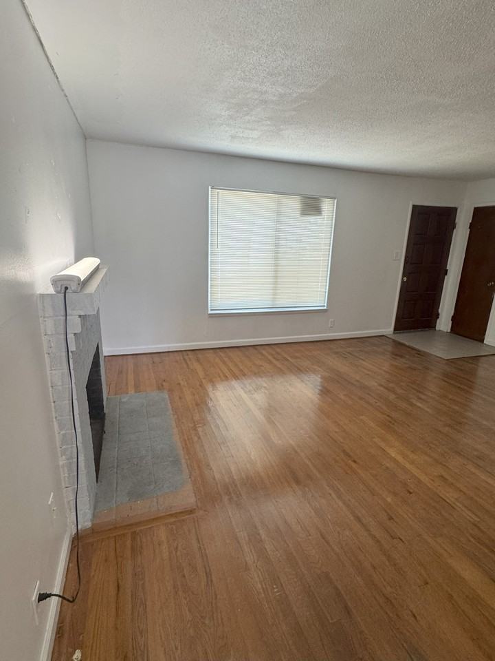 5640 Holiday Dr - Photo 3 of 14