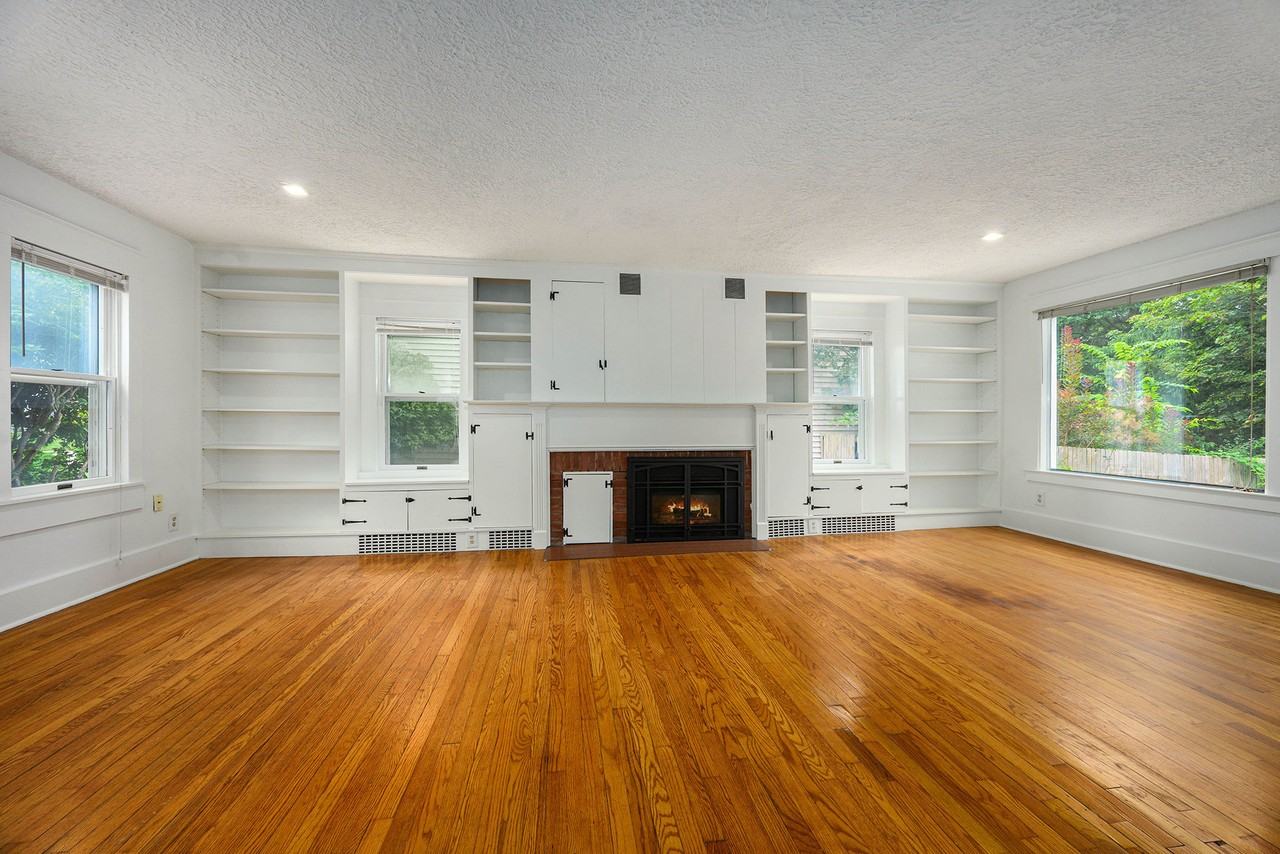 1535 Evanston Ave - Photo 3 of 20