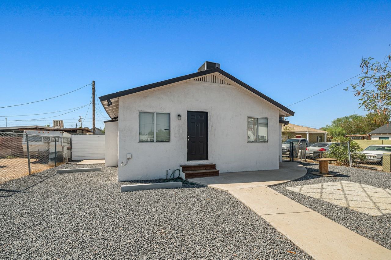 1221 E Portland St - Photo 3 of 44