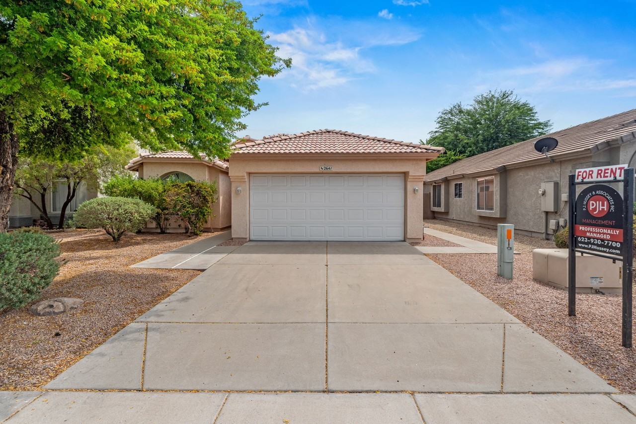 2641 E Campo Bello Dr - Photo 2 of 40