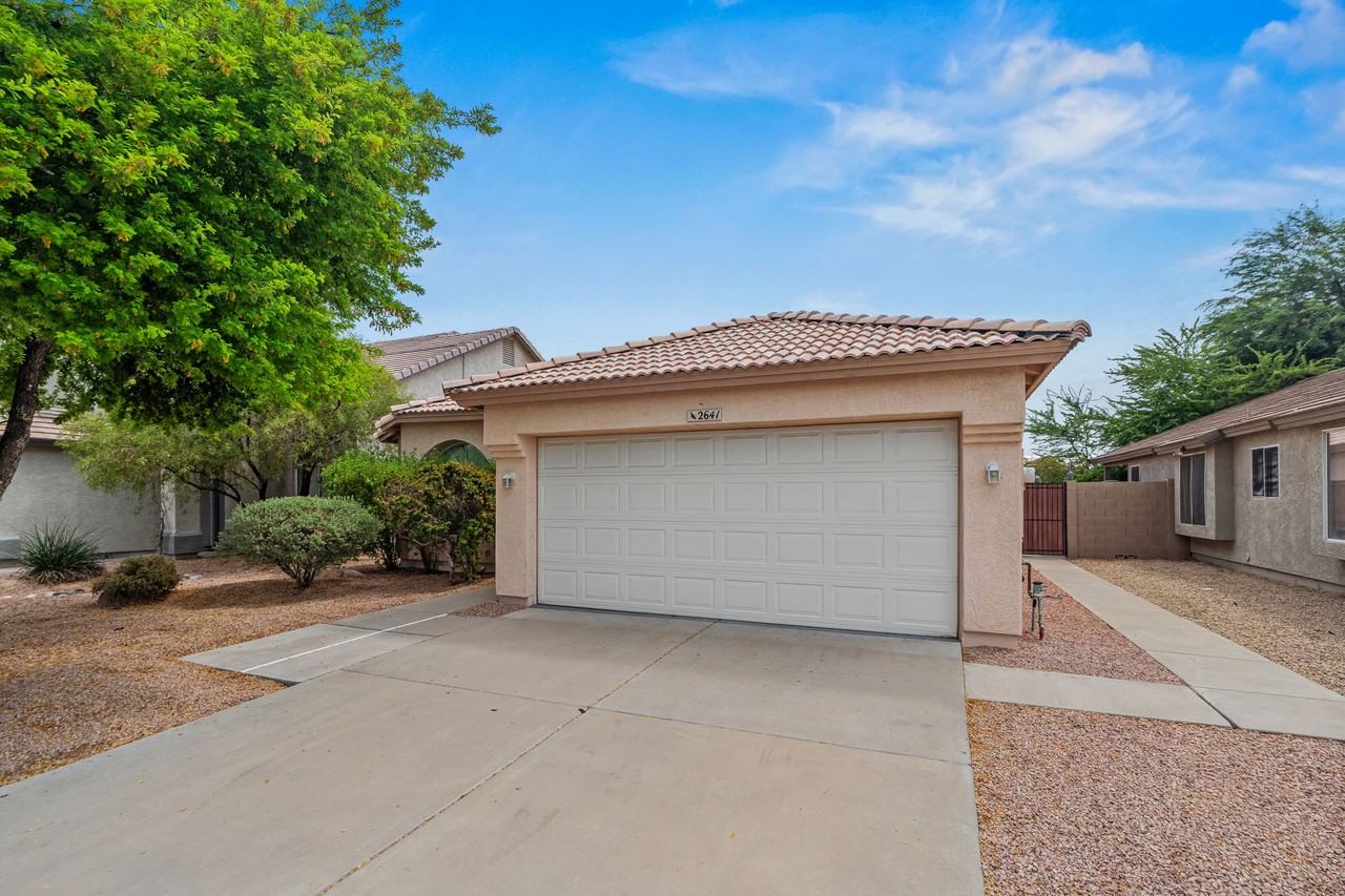 2641 E Campo Bello Dr - Photo 3 of 40