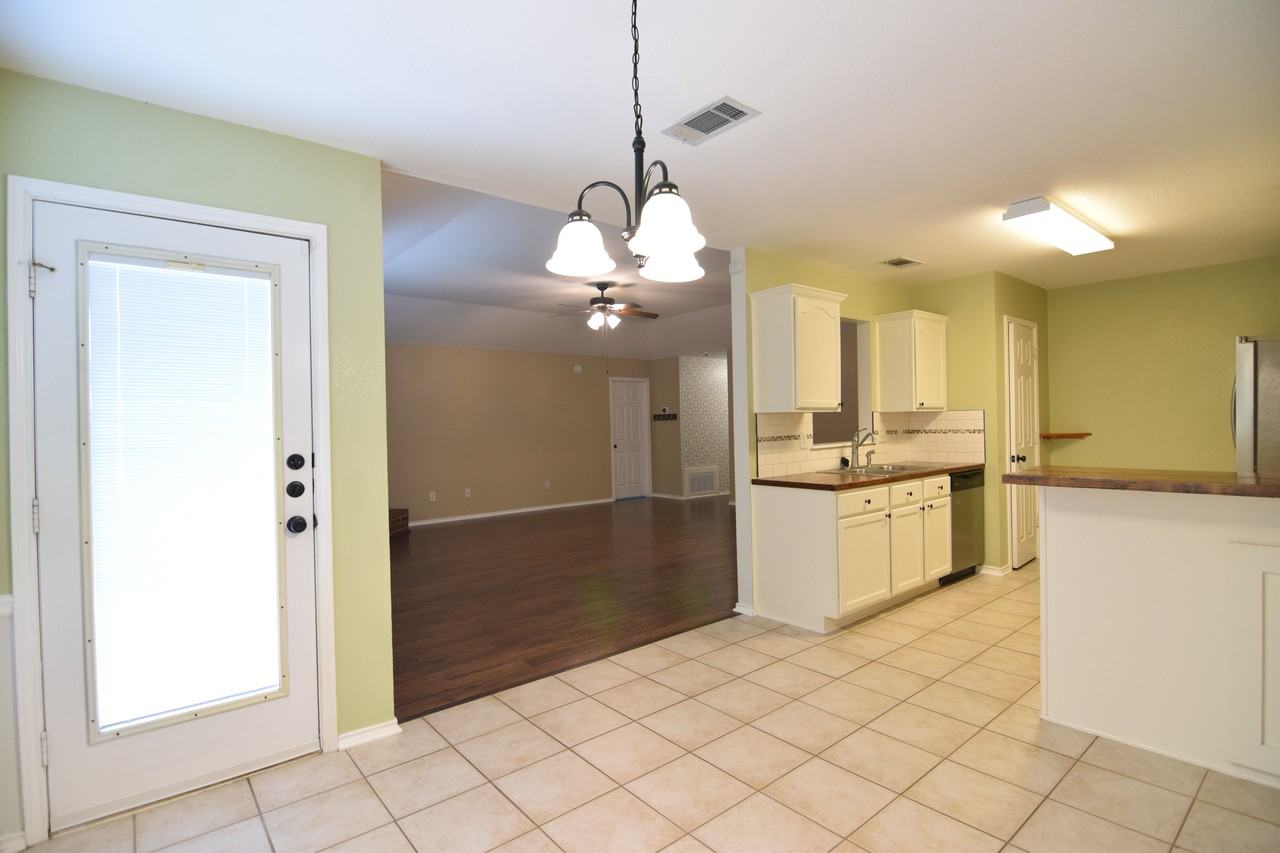 4712 Water Oak Dr - Photo 6 of 25