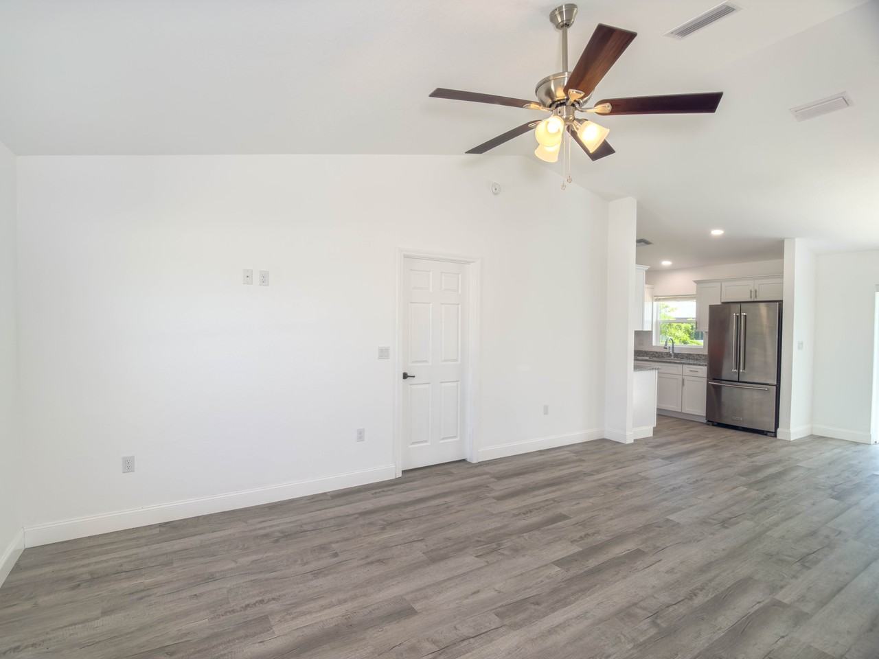 3923 Ann Avenue - Photo 3 of 28