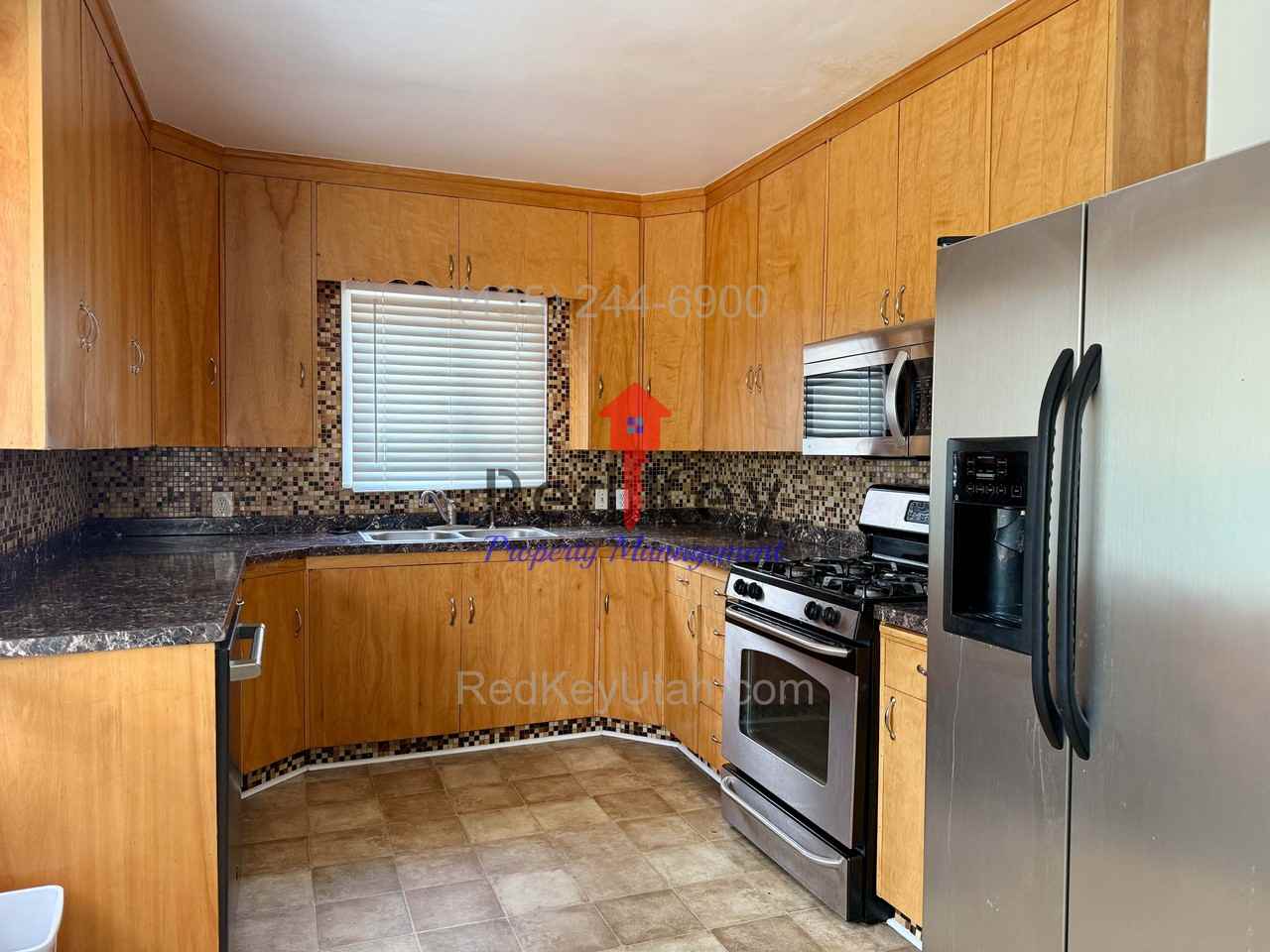 695 S Main St - Photo 7 of 19