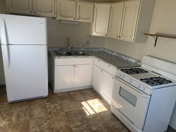 572 Durham St #NA - Photo 2 of 2