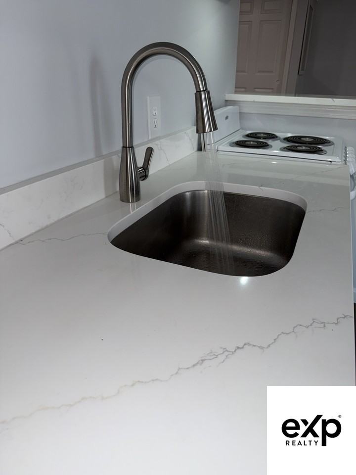 9 Avon Pl #1 - Photo 3 of 12